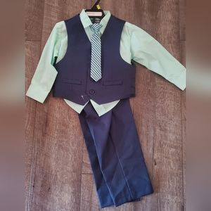 Kenneth Cole Reaction 4 Piece suit set 3T Aqua
